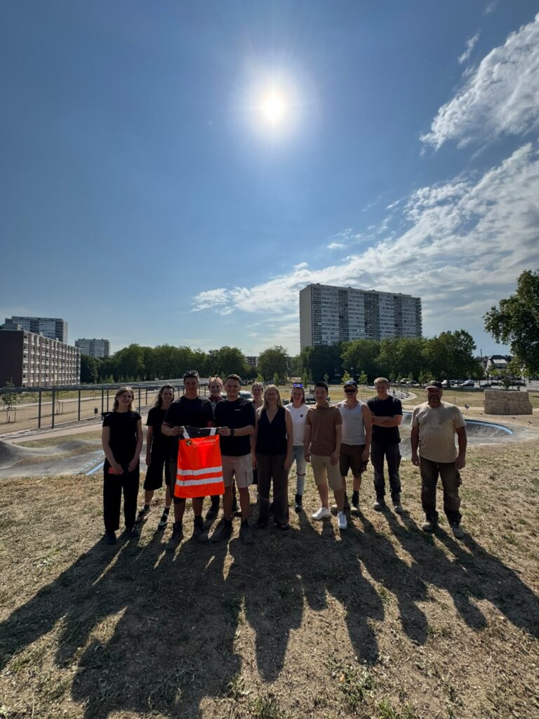 Gruppentfoto bei der Abnahme des Projekts Stadtpark Hochheide in Duisburg mit allen Projektbeteiligten.