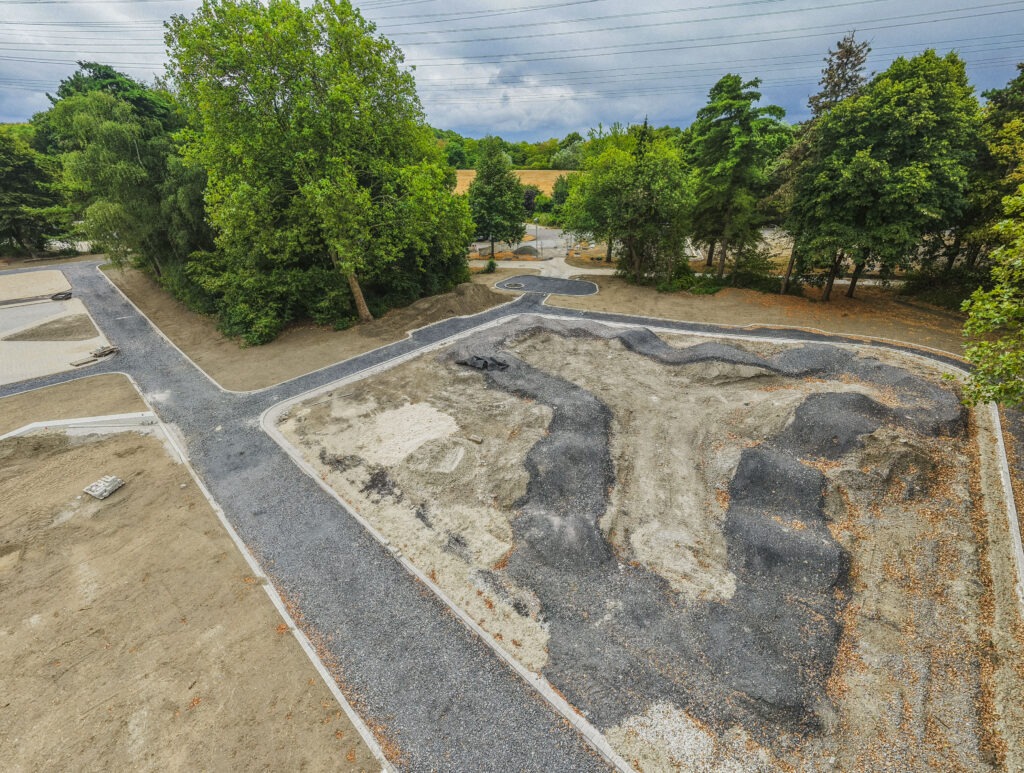 Baustellenfortschritt des Pumptracks im Emscherpark in Essen-Karnap.