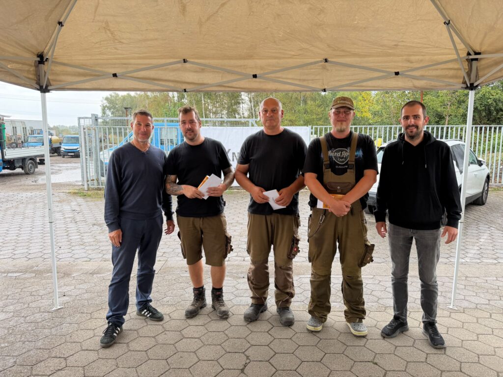 Gruppenfoto der Jubilare und jeweiligen Vorgesetzten aus August 2026. 