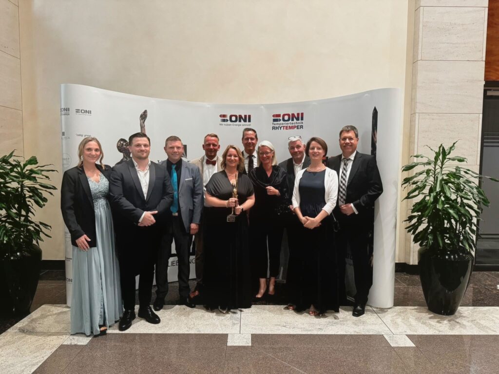 Gruppenfoto des KNAPPMANN Teams auf der Gala des Großen Preis des Mittelstands